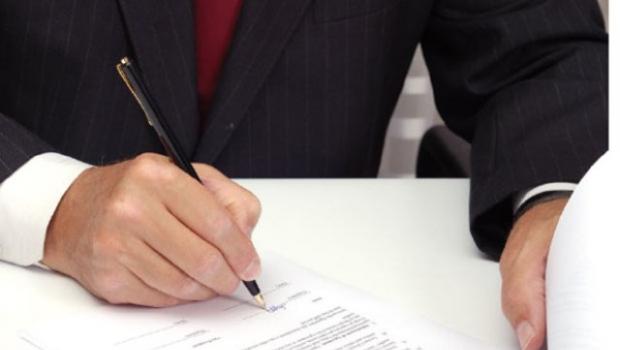 Cómo escribir un aviso de terminación de contrato de arrendamiento